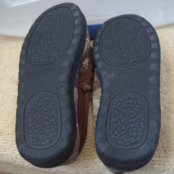 Route 66 Cozy Cream and Brown Slippers - Picture 6 of 8